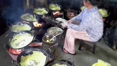 街头烹饪牛人--一个人同时做11份菜
